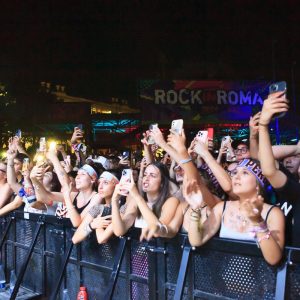 pubblico al concerto di Massimo Pericolo a Rock in Roma